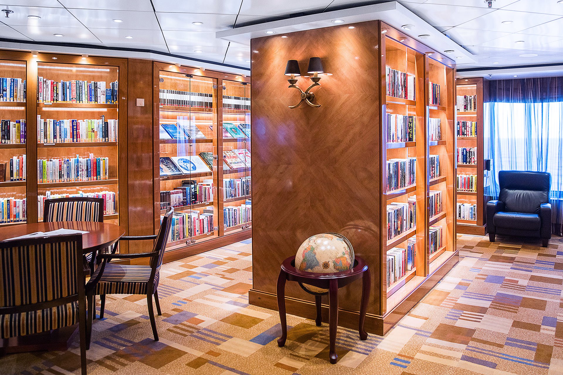 Crystal Cruises - Crystal Serenity - Library.jpg